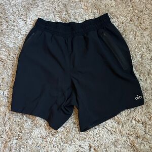 ALO Yoga Men’s 7” Advance 2-in-1 Black Athletic Shorts with Zip Pockets